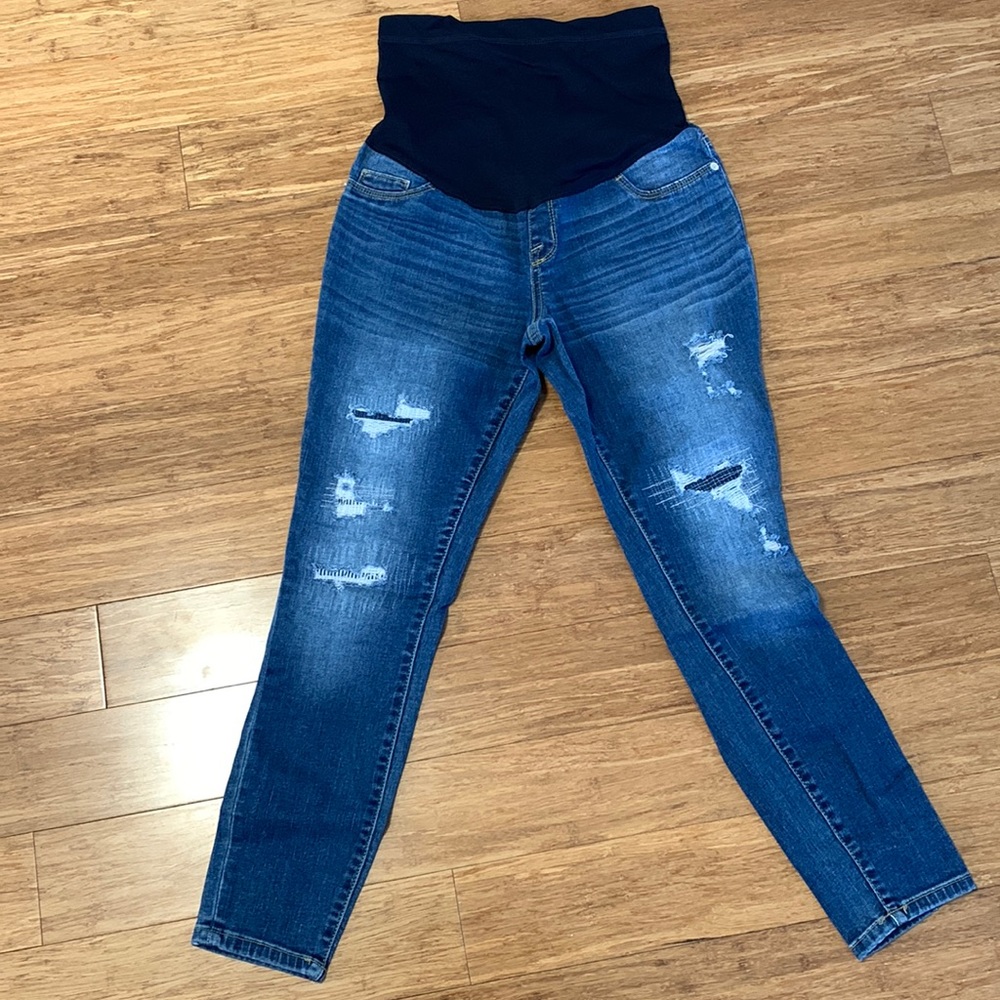 Distressed maternity jeans